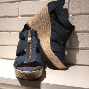 Merona s8 denim wedge heels with gold zippers